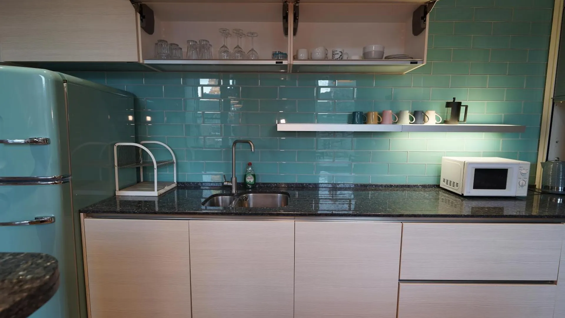Spacious 2 Bed Apt Next To Royal Mile & Waverley Edinburgh Apartment