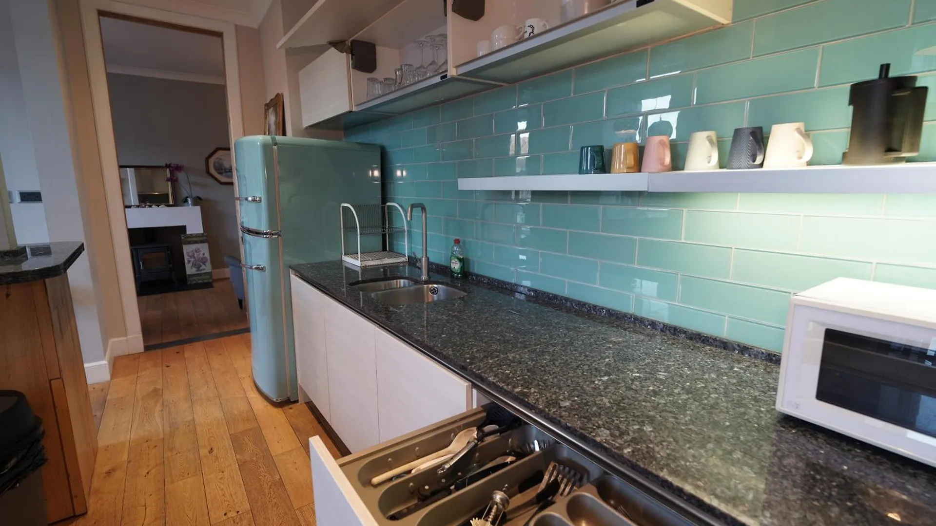 Spacious 2 Bed Apt Next To Royal Mile & Waverley Edinburgh Apartment