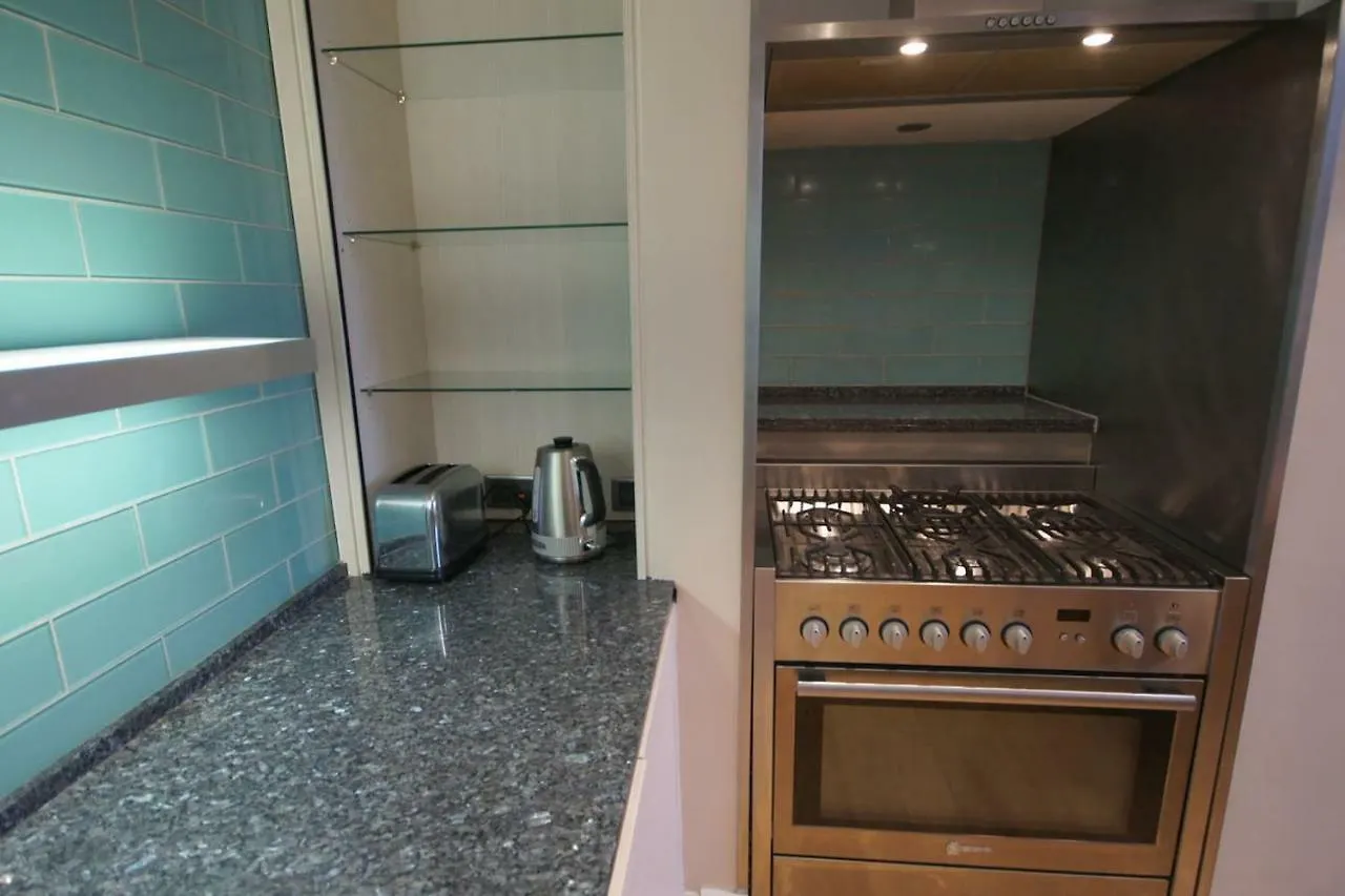 Spacious 2 Bed Apt Next To Royal Mile & Waverley Edinburgh United Kingdom