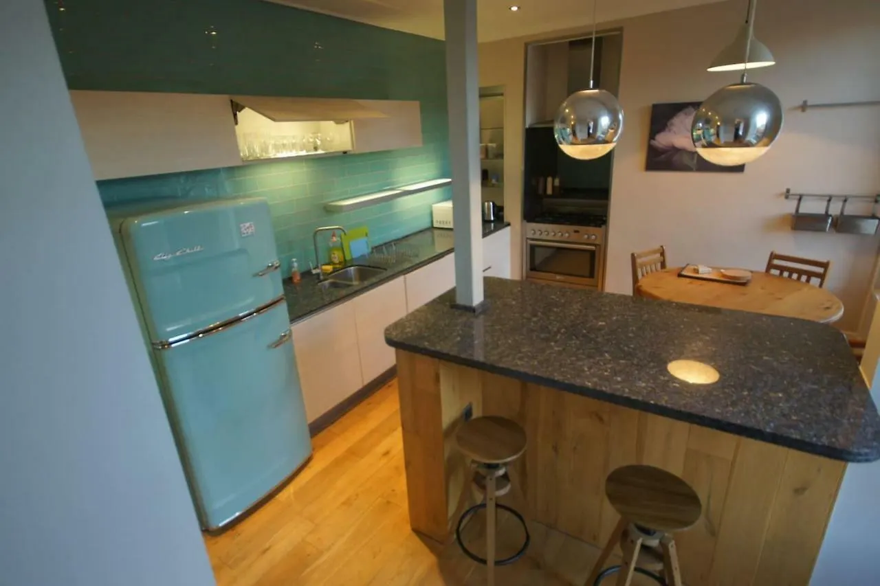 Spacious 2 Bed Apt Next To Royal Mile & Waverley Edinburgh