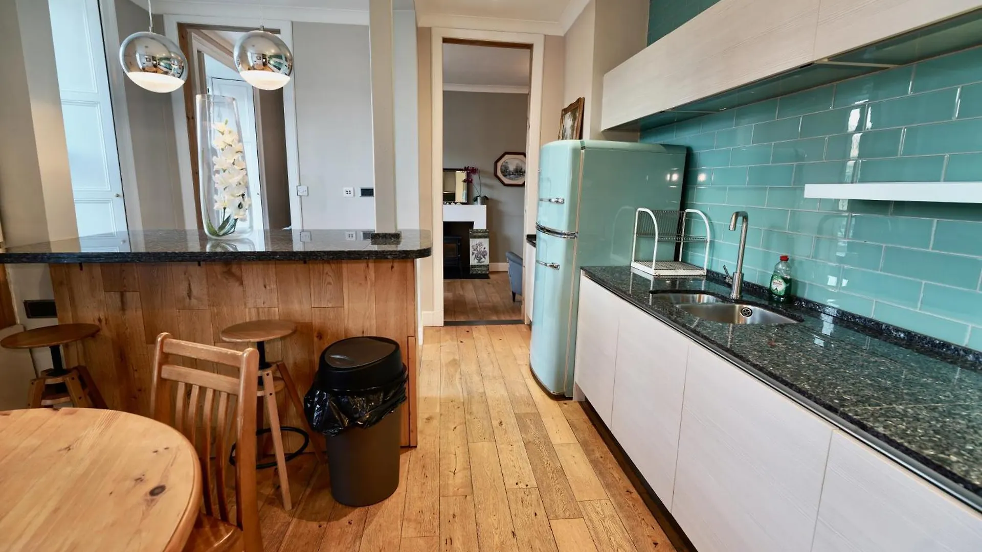 Spacious 2 Bed Apt Next To Royal Mile & Waverley Edinburgh Apartment