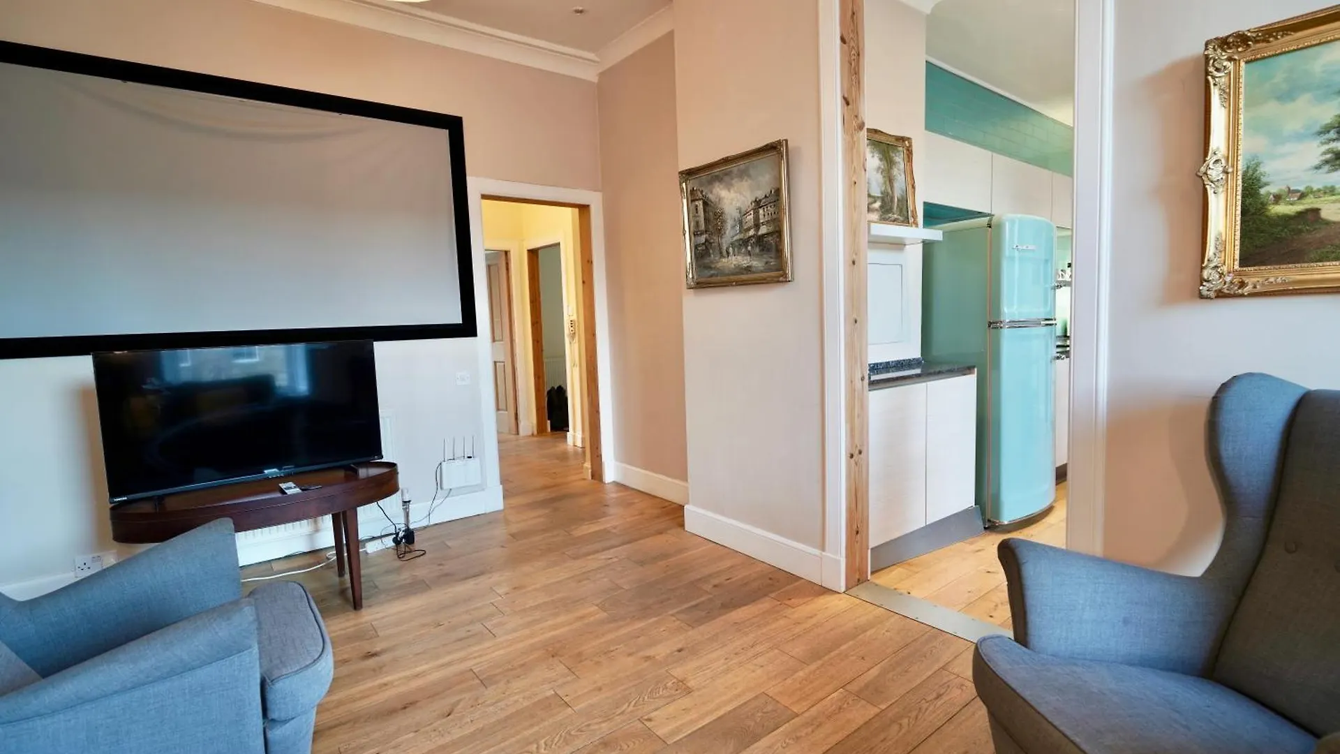 Spacious 2 Bed Apt Next To Royal Mile & Waverley Edinburgh