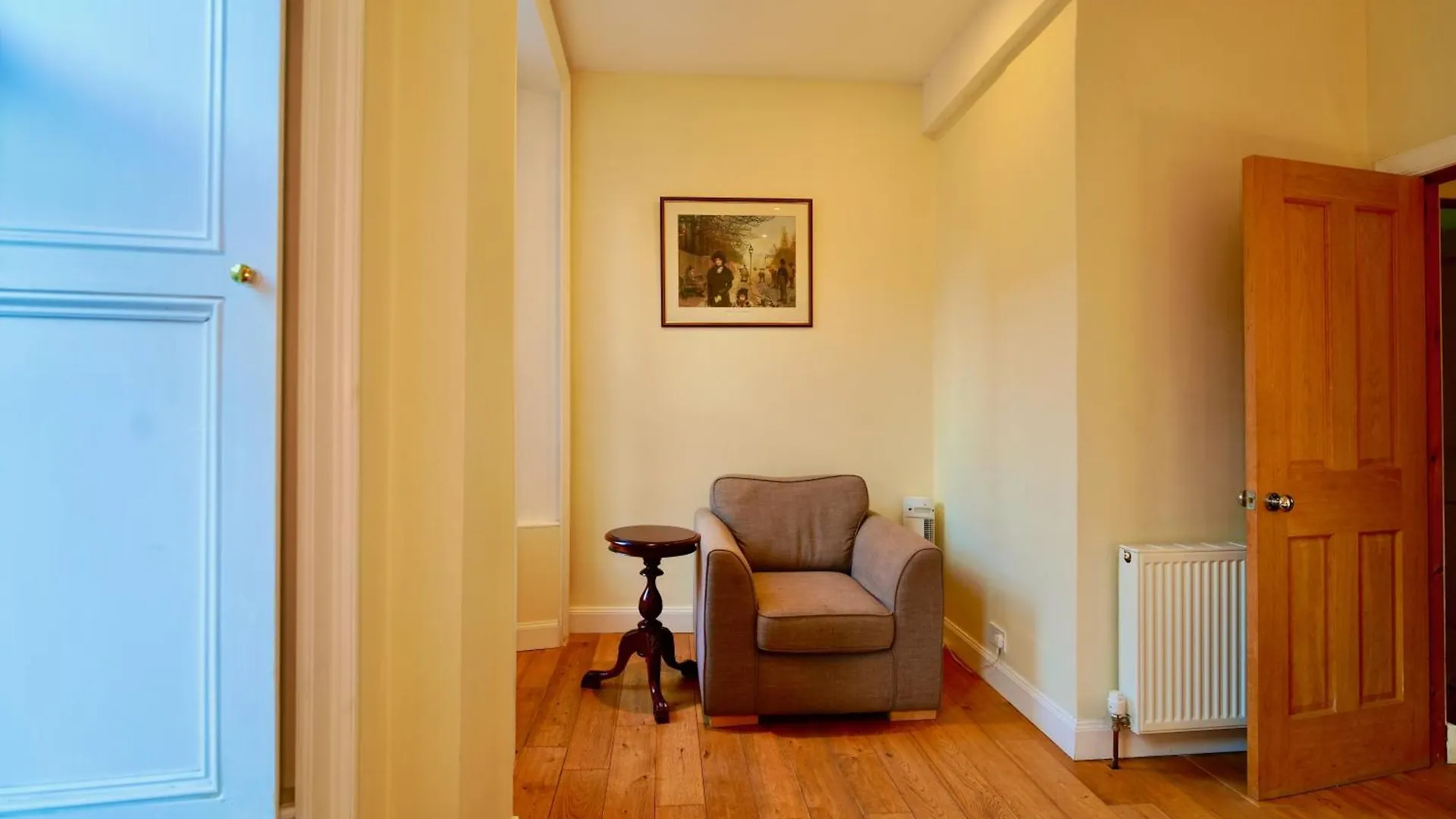 Spacious 2 Bed Apt Next To Royal Mile & Waverley Edinburgh