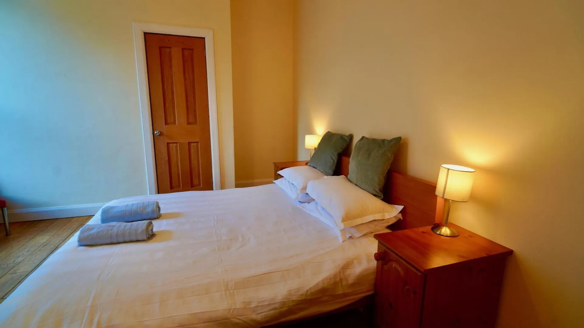 Spacious 2 Bed Apt Next To Royal Mile & Waverley Edinburgh 0*,