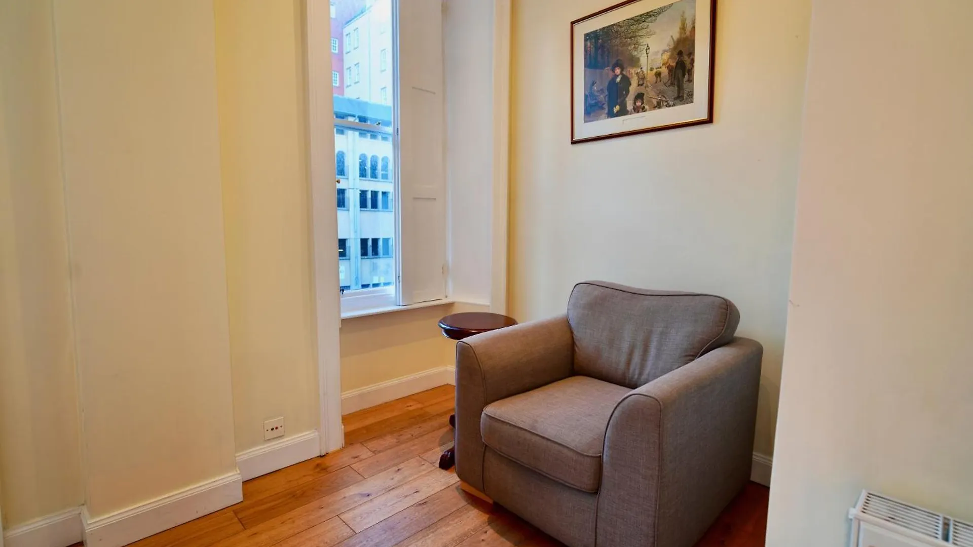Spacious 2 Bed Apt Next To Royal Mile & Waverley Edinburgh