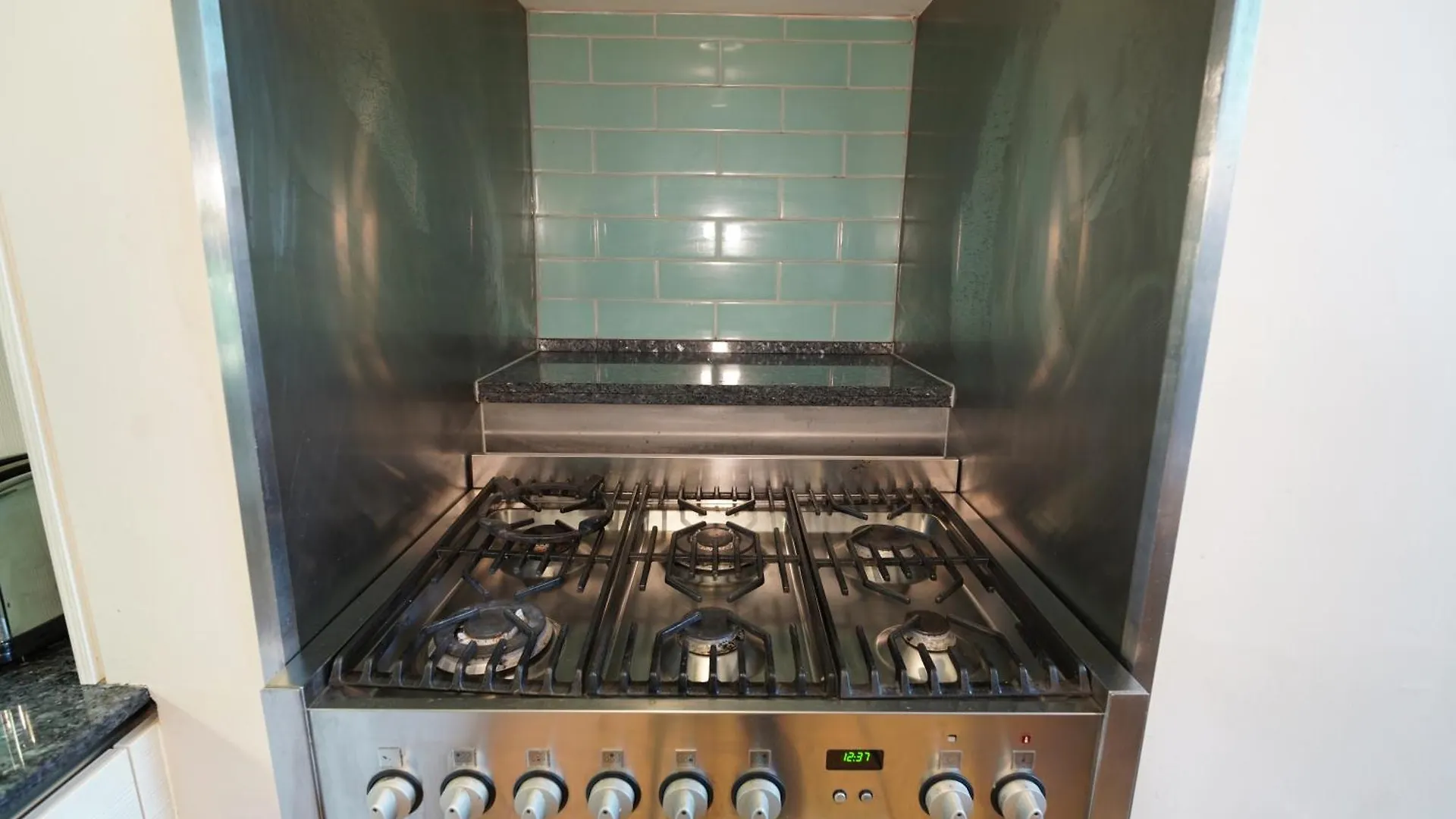 Spacious 2 Bed Apt Next To Royal Mile & Waverley Edinburgh United Kingdom