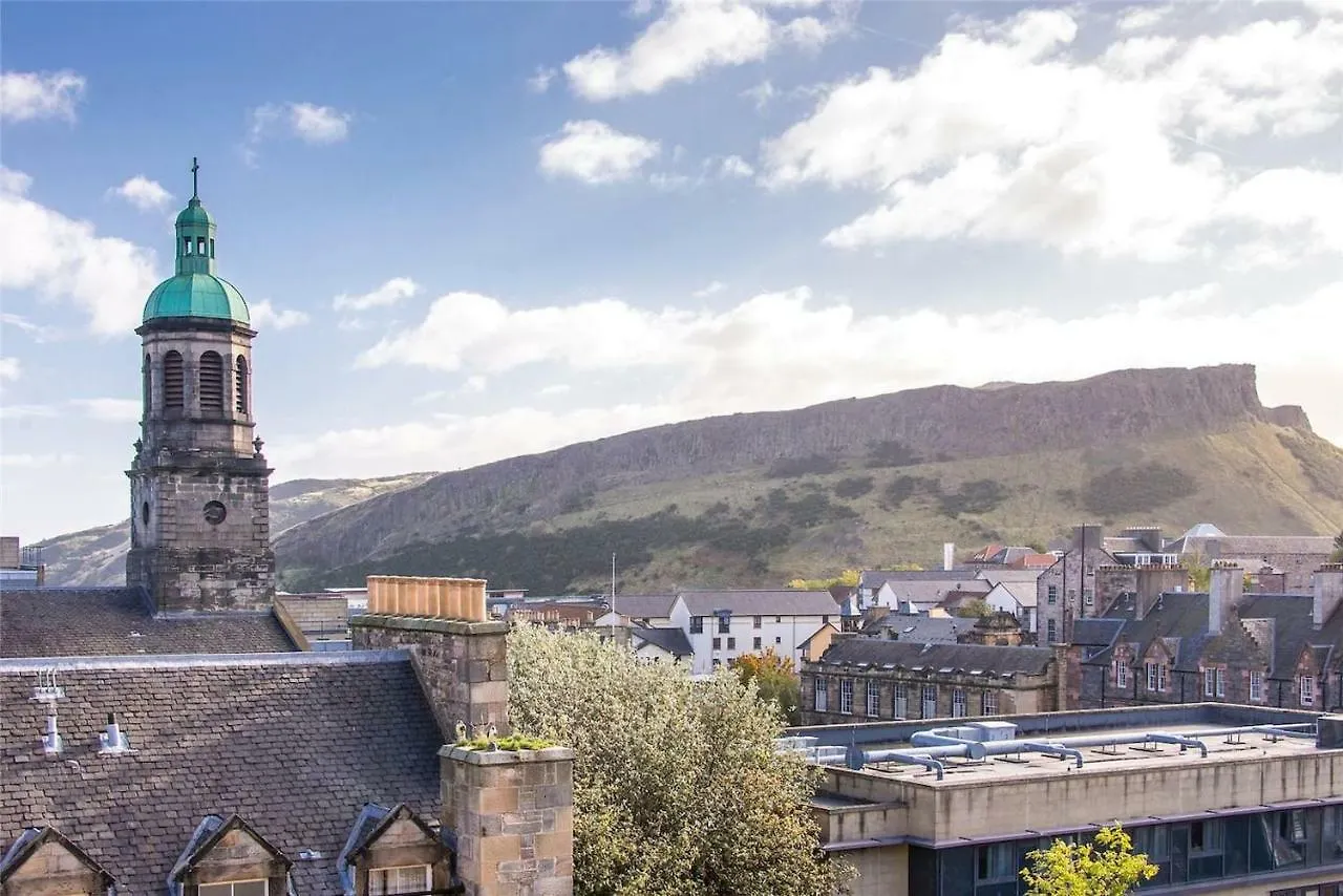 Spacious 2 Bed Apt Next To Royal Mile & Waverley contacts