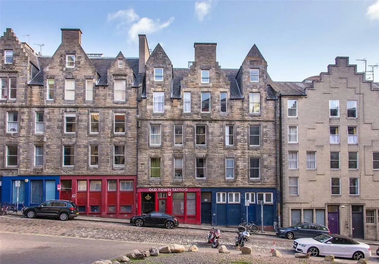 Spacious 2 Bed Apt Next To Royal Mile & Waverley Edinburgh Apartment